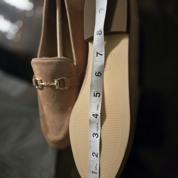 New In Boz Talbots Womens 9M Tan Suede Loafers with Gold Buckle - Picture 10 of 13
